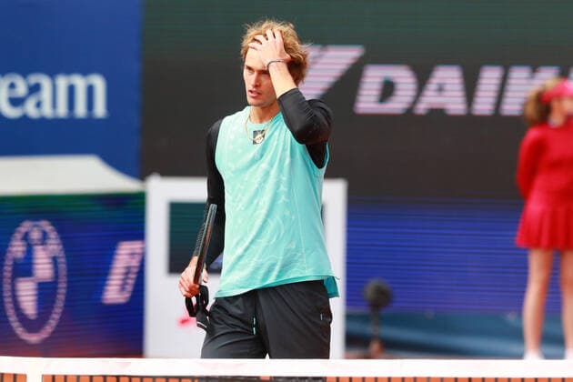 Alexander Zverev (GER) Verzweifelt, Verzweiflung, Frust, frustriert nach der Niederlage gegen Holger Rune (DEN) Tennis BMW Open by American Express 2022 27.04.2022 FOTO: Mladen Lackovic LakoPress