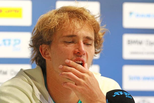 Alexander Zverev (GER) bei der Pressekonferenz, nach der Niederlage gegen Holger Rune (DEN) Verzweifelt, Verzweiflung, Frust, frustriert, Tennis BMW Open by American Express 2022 27.04.2022 FOTO: Mladen Lackovic LakoPress