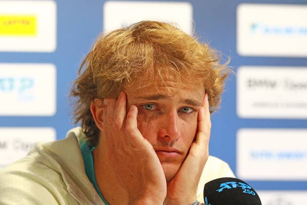 Alexander Zverev (GER) bei der Pressekonferenz, nach der Niederlage gegen Holger Rune (DEN) Verzweifelt, Verzweiflung, Frust, frustriert, Tennis BMW Open by American Express 2022 27.04.2022 FOTO: Mladen Lackovic LakoPress