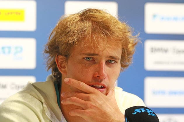 Alexander Zverev (GER) bei der Pressekonferenz, nach der Niederlage gegen Holger Rune (DEN) Verzweifelt, Verzweiflung, Frust, frustriert, Tennis BMW Open by American Express 2022 27.04.2022 FOTO: Mladen Lackovic LakoPress