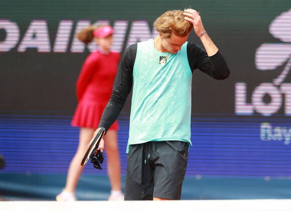 Alexander Zverev (GER) Verzweifelt, Verzweiflung, Frust, frustriert nach der Niederlage gegen Holger Rune (DEN) Tennis BMW Open by American Express 2022 27.04.2022 FOTO: Mladen Lackovic LakoPress