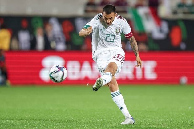 April 27, 2022: Mexico midfielder LUIS GERARDO CHAVEZ MAGALLON (20) drives a pass during the Mextour Mexico vs Guatemala match at Camping World Stadium in Orlando, Fl on April 27, 2022. - ZUMAk149 20220427_zsp_k149_002 Copyright: xCoryxKnowltonx