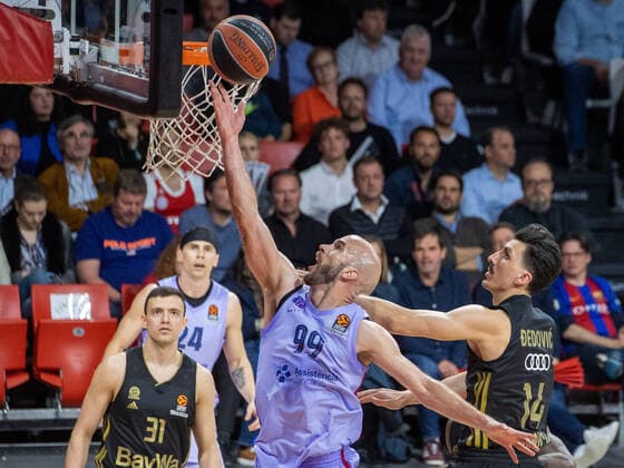 Sport Themen der Woche KW17 Sport Bilder des Tages Barcelonas 99 CLATHES. Basketball, FC Bayern - Barcelona, am 27.04.2022. Basketball Euroleague, FC Bayern München Basketball - FC Barcelona, Barca Spiel 3, Playoffs, Saison 2021-2022, in Muenchen, A U D I D O M E, Deutschland. Quelle Copyright Credit : Oryk HAIST *** Barcelonas 99 CLATHES Basketball, FC Bayern Barcelona, on 27 04 2022 Basketball Euroleague, FC Bayern Munich Basketball FC Barcelona, Game 3, Playoffs, 2021 2022 season, in Munich, A U D I D O M E, Germany Source Copyright Credit Oryk HAIST xx