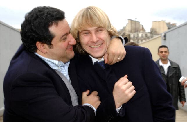 GIAN MATTIA D ALBERTO LAPRESSE 22-12-03 PARIGI CALCIO CONSEGNA DEL PALLONE D ORO A PAVEL NEDVED NELLA FOTO: PAVEL NEDVED FESTEGGIATO DAL SUO PROCURATORE MINO RAIOLA SERVIZIO IN ESCLUSIVA  Copyright: xGIANxMATTIAxD ALBERTOx