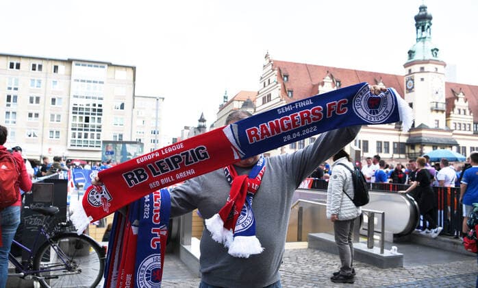 Fussball, Herren, Saison 2021 2022, Europa League (Halbfinale, Hinspiel), RB Leipzig - Glasgow Rangers, Fans von Glasgow vor dem Spiel in der Leipziger Innenstadt, 28.04. 2022, Copyright: xSebastianxRäppold MatthiasxKochx