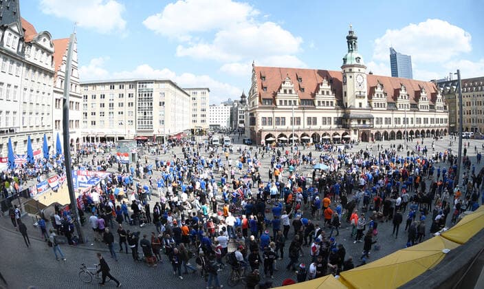 Fussball, Herren, Saison 2021 2022, Europa League (Halbfinale, Hinspiel), RB Leipzig - Glasgow Rangers, Fans von Glasgow vor dem Spiel in der Leipziger Innenstadt, 28.04. 2022, Copyright: xSebastianxRäppold MatthiasxKochx