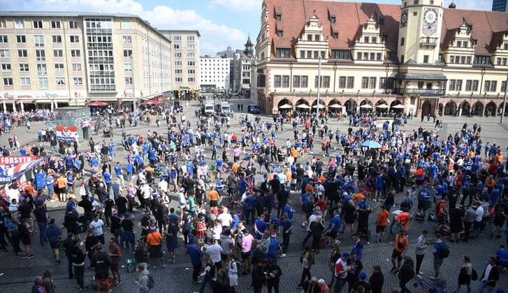 Fussball, Herren, Saison 2021 2022, Europa League (Halbfinale, Hinspiel), RB Leipzig - Glasgow Rangers, Fans von Glasgow vor dem Spiel in der Leipziger Innenstadt, 28.04. 2022, Copyright: xSebastianxRäppold MatthiasxKochx
