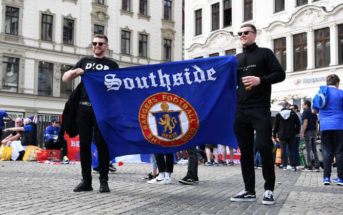 Fussball, Herren, Saison 2021 2022, Europa League (Halbfinale, Hinspiel), RB Leipzig - Glasgow Rangers, Fans von Glasgow vor dem Spiel in der Leipziger Innenstadt, 28.04. 2022, Copyright: xSebastianxRäppold MatthiasxKochx