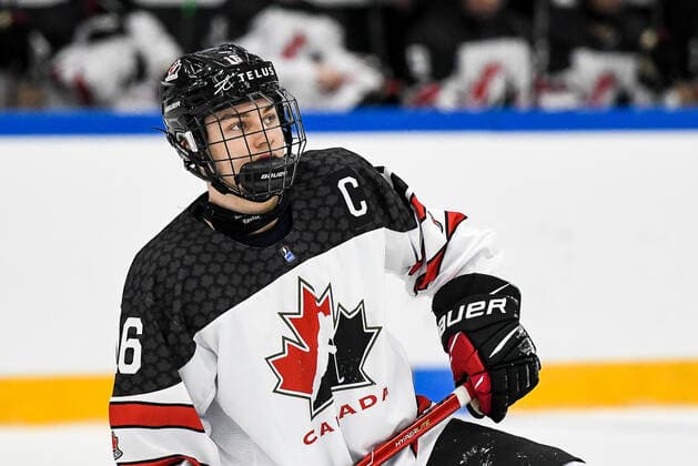 IIHF Ice hockey, Eishockey U18 World Championship, WM, Weltmeisterschaft 2022, Finnland (FIN) vs Kanada (CAN) 28.04.2022, Erdgas Schwaben Arena, Kaufbeuren, IIHF Ice Hockey U18 World Championship 2022, Finnland (FIN) vs Kanada (CAN), im Bild Connor Bedard (CAN, 16)