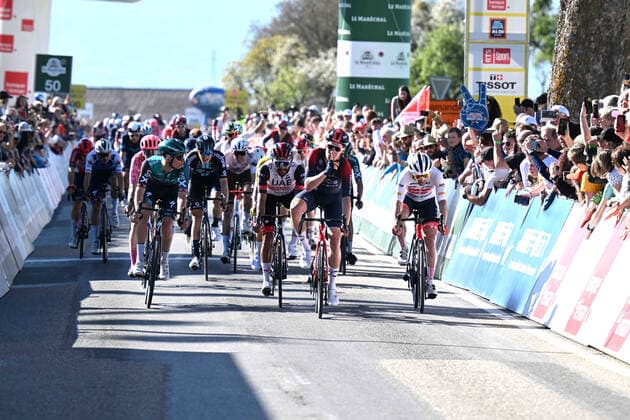 Bilder des Jahres 2022, Sport 04 April Sport Themen der Woche KW17 Sport Bilder des Tages 28-04-2022 Tour De Romandie; Tappa 02 Echallens - Echallens; 2022, Ineos - Grenadiers; 2022, Trek - Segafredo; 2022, Uae Emirates; 2022, Astana - Qazaqstan; Hayter, Ethan; Aberastuiri, Jon; Gaviria Rendon, Fernando; Vlasov, Aleksandr; Echallens; 