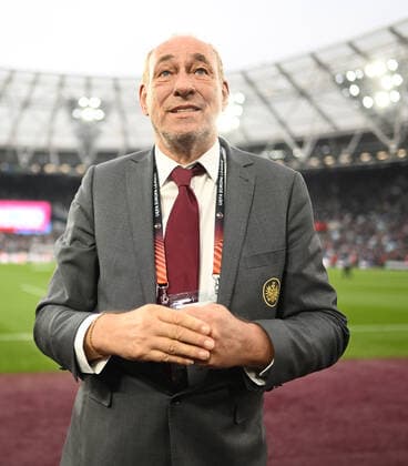 28.04.2022, xkvx, Fussball UEFA Europa League, West Ham United - Eintracht Frankfurt emspor, v.l. Praesident Peter Fischer (Eintracht Frankfurt) (DFL DFB REGULATIONS PROHIBIT ANY USE OF PHOTOGRAPHS as IMAGE SEQUENCES and or QUASI-VIDEO) London