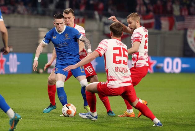 Ryan Kent, Dani Olmo, Konrad Laimer Aktion Spielszene Zweikampf Fußball Fussball UEFA Euroleague Europa League UEL Halbfinale Hinspiel Herren Saison 2021 2022 28.04.2022 Rasen Ballsport RB Leipzig RBL vs. Glasgow Rangers FC DFL regulations prohibit any use of photographs as image sequences and or quasi-video.