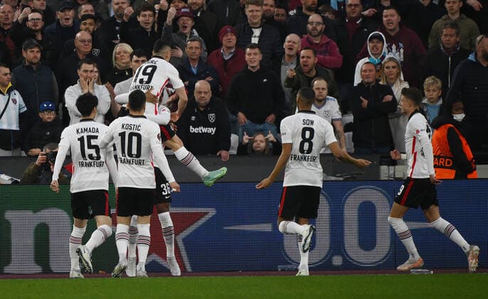 28.04.2022, xkvx, Fussball UEFA Europa League, West Ham United - Eintracht Frankfurt emspor, v.l. Ansgar Knauff (Eintracht Frankfurt) celebrate the goal, Der Torjubel zum 0:1 (DFL DFB REGULATIONS PROHIBIT ANY USE OF PHOTOGRAPHS as IMAGE SEQUENCES and or QUASI-VIDEO) London