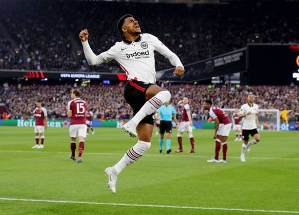 Bilder des Jahres 2022, Sport 04 April Sport Themen der Woche KW17 Sport Bilder des Tages London, England, 28th April 2022. Ansgar Knauff of Eintracht Frankfurt celebrate scoring the first goal during the UEFA Europa League match at the London Stadium, London. Picture credit should read: Paul Terry Sportimage EDITORIAL USE ONLY. No use with unauthorised audio, video, data, fixture lists, club league logos or live services. Online in-match use limited to 120 images, no video emulation. No use in betting, games or single club league player publications. SPI-1667-0005