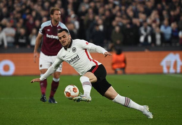 28.04.2022, xkvx, Fussball UEFA Europa League, West Ham United - Eintracht Frankfurt emspor, v.l. Filip Kostic (Eintracht Frankfurt) (DFL DFB REGULATIONS PROHIBIT ANY USE OF PHOTOGRAPHS as IMAGE SEQUENCES and or QUASI-VIDEO) London