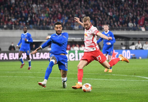 Fussball, Herren, Saison 2021 2022, Europa League (Halbfinale, Hinspiel), RB Leipzig - Glasgow Rangers, v. l. Connor Goldson (Glasgow Rangers), Konrad Laimer (RB Leipzig), 28.04. 2022, Copyright: xSebastianxRäppold MatthiasxKochx