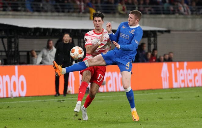 Dominik Szoboszlai, John Lundstram Aktion Spielszene Zweikampf Fußball Fussball UEFA Euroleague Europa League UEL Halbfinale Hinspiel Herren Saison 2021 2022 28.04.2022 Rasen Ballsport RB Leipzig RBL vs. Glasgow Rangers FC DFL regulations prohibit any use of photographs as image sequences and or quasi-video.