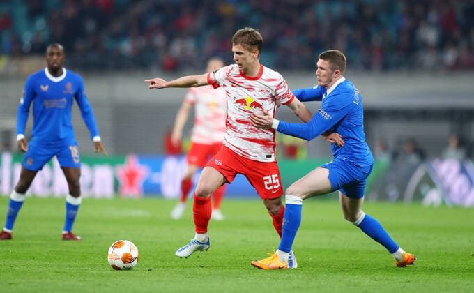 Sport Bilder des Tages RB Leipzig - Glasgow Rangers 28.04.2022 Leipzig, 28.04.2022, Red Bull Arena, Fussball, UEFA Europa League, Halbfinale , RB Leipzig vs. Glasgow Rangers FC , Im Bild v.l.: Dani Olmo (25, RB Leipzig) und John Lundstram (4, Rangers) , UEFA regulations prohibit any use of photographs as image sequences and or quasi-video ,
