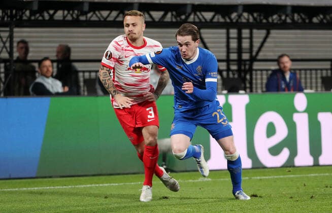 Angelino, Scott Wright Aktion Spielszene Zweikampf Fußball Fussball UEFA Euroleague Europa League UEL Halbfinale Hinspiel Herren Saison 2021 2022 28.04.2022 Rasen Ballsport RB Leipzig RBL vs. Glasgow Rangers FC DFL regulations prohibit any use of photographs as image sequences and or quasi-video.