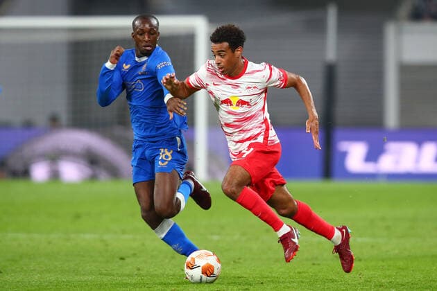 28.04.2022, xtgx, Fussball UEFA European League, RB Leipzig - Glasgow Rangers FC emspor, v.l. Glen Kamara (Glasgow Rangers, 18), Tyler Adams (Leipzig, 14) Zweikampf, Duell, Kampf, tackle (DFL DFB REGULATIONS PROHIBIT ANY USE OF PHOTOGRAPHS as IMAGE SEQUENCES and or QUASI-VIDEO) Leipzig
