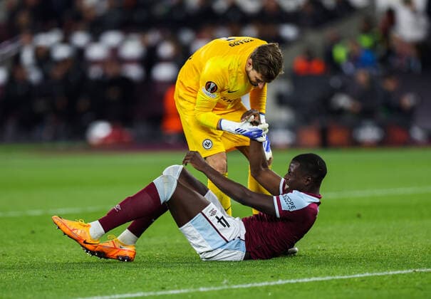 Mandatory Credit: Photo by Simon Dael Shutterstock (12914205dg) Kurt Zouma of West Ham United gets another knock and is helped to his feet by Goalkeeper Kevin Trapp of Eintracht Frankfurt West Ham United v Eintracht Frankfurt, UEFA Europa League, Semi-Final, First Leg, Football, The London Stadium, London, UK - 28 Apr 2022 EDITORIAL USE ONLY No use with unauthorised audio, video, data, fixture lists, club league logos or live services. Online in-match use limited to 120 images, no video emulation. No use in betting, games or single club league player publications. West Ham United v Eintracht Frankfurt, UEFA Europa League, Semi-Final, First Leg, Football, The London Stadium, London, UK - 28 Apr 2022 EDITORIAL USE ONLY No use with unauthorised audio, video, data, fixture lists, club league logos or live services. Online in-match use limited to 120 images, no video emulation. No use in betting, games or single club league player publications. Copyright: xSimonxDael Shutterstockx 12914205dg