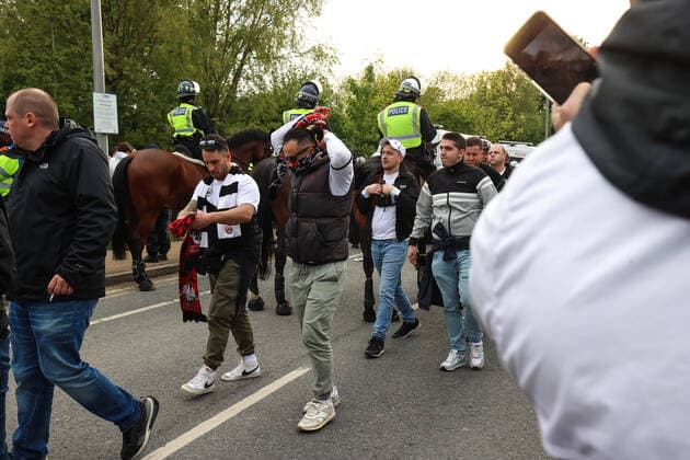 West Ham v Eintracht Frankfurt 28 April 2022, London - EUROPA League Football, Semi-Final, First leg - West Ham United v Eintracht Frankfurt - Frankfurt fans on their way to the match - Photo: Charlotte Wilson Offside. London UK Copyright: xCharlottexWilsonx xOffsidexOffside