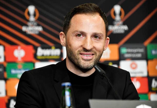 Fußball UEFA Europa League, Halbfinale, Hinspiel Saison 2021 2022, RB Leipzig vs. Glasgow Rangers (28.04.2022) 1:0 (0:0) Domenico Tedesco (Trainer RB Leipzig) auf der Pressekonferenz nach dem Spiel RB Leipzig gegen Glasgow Rangers (28.04.2022) Leipzig Sachsen Deutschland Red Bull Arena