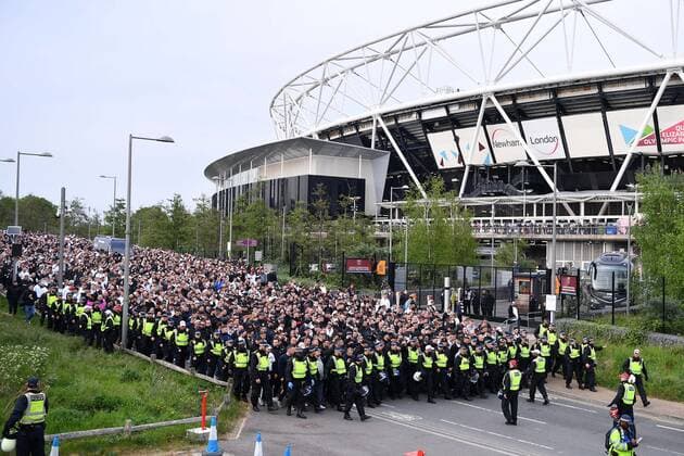 Fußball Europa League Halbfinale West Ham United - Eintracht Frankfurt am 28.04.2022 im Olympiastadion London in London Fanmarsch Marsch Fans Frankfurt zum Stadion