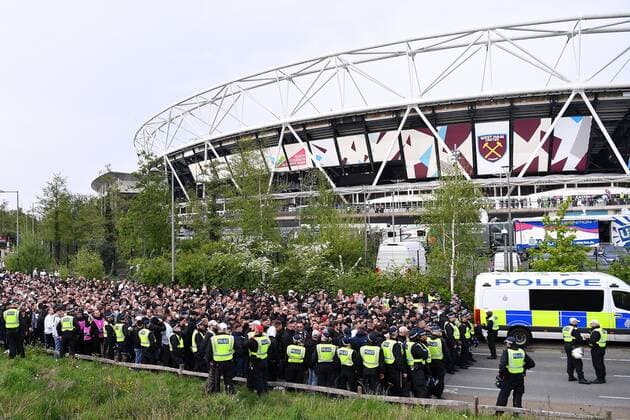 Fußball Europa League Halbfinale West Ham United - Eintracht Frankfurt am 28.04.2022 im Olympiastadion London in London Fanmarsch Marsch Fans Frankfurt zum Stadion