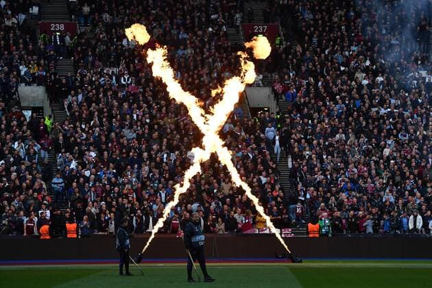 Fußball Europa League Halbfinale West Ham United - Eintracht Frankfurt am 28.04.2022 im Olympiastadion London in London Feuer