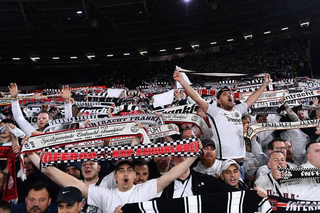 Fußball Europa League Halbfinale West Ham United - Eintracht Frankfurt am 28.04.2022 im Olympiastadion London in London Fanblock Fans Frankfurt