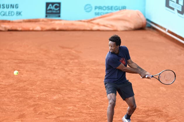 April 29, 2022, MADRID, MADRID, SPAIN: Gael Monfils of France practices during the Mutua Madrid Open 2022 celebrated at La Caja Magica on April 29, 2022, in Madrid, Spain. MADRID SPAIN - ZUMAa181 20220429_zaa_a181_036 Copyright: xOscarxJ.xBarrosox