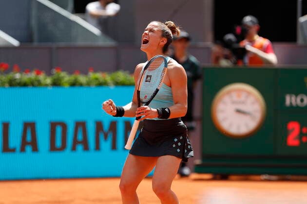 Sport Themen der Woche KW17 Maria Sakkari (GRE), APRIL 29, 2022 - Tennis : Maria Sakkari of Greece celebrate after winning singles 1st round match against Madison Keys of USA on the WTA, Tennis Damen 1000 tournaments Mutua Madrid Open tennis tournament at the Caja Magica in Madrid, Spain. Noxthirdxpartyxsales  (0157479174st)