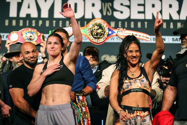 Bilder des Jahres 2022, Sport 04 April Sport Themen der Woche KW17 Sport Bilder des Tages Sport Bilder des Tages Katie Taylor vs Amanda Serrano - Weigh-In, Madison Square Garden, New York, USA 29 4 2022 Katie Taylor and Amanda Serrano Katie Taylor and Amanda Serrano 29 4 2022  Copyright: x INPHO GaryxCarrx B45I1457