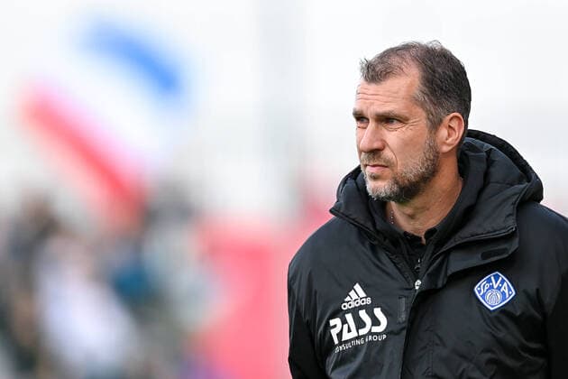 Trainer Jochen Seitz (Aschaffenburg) Einzelbild, Aktion, Action, 29.04.2022, Unterhaching (Deutschland), Fussball, Regionalliga Bayern, SpVgg Unterhaching - SV Viktoria Aschaffenburg