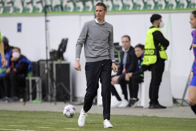 WOLFSBURG - VFL Wolfsburg coach Tommy Stroot during the Women s Champions League Semifinal match between VFL Wolfsburg and FC Barcelona, Barca at the VFL Wolfsburg Arena on April 30, 2022 in Wolfsburg, Germany. ANP Dutch Height Gerrit van Keulen Women s Champions League semi final 2e leg 2021 2022 xVIxANPxSportx xGerritxvanxKeulenxIVx