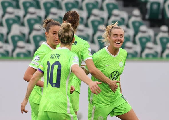 torjubel 2-0 durch 14 Jill Jamie Roord (VfL Wolfsburg) DFL REGULATIONS PROHIBIT ANY USE OF PHOTOGRAPHS AS IMAGE SEQUENCES AND OR QUASI-VIDEO.