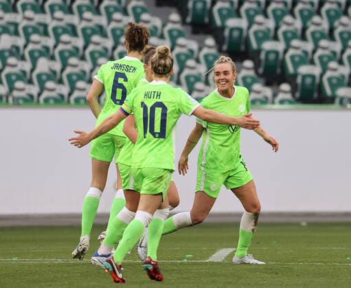 torjubel 2-0 durch 14 Jill Jamie Roord (VfL Wolfsburg) DFL REGULATIONS PROHIBIT ANY USE OF PHOTOGRAPHS AS IMAGE SEQUENCES AND OR QUASI-VIDEO.