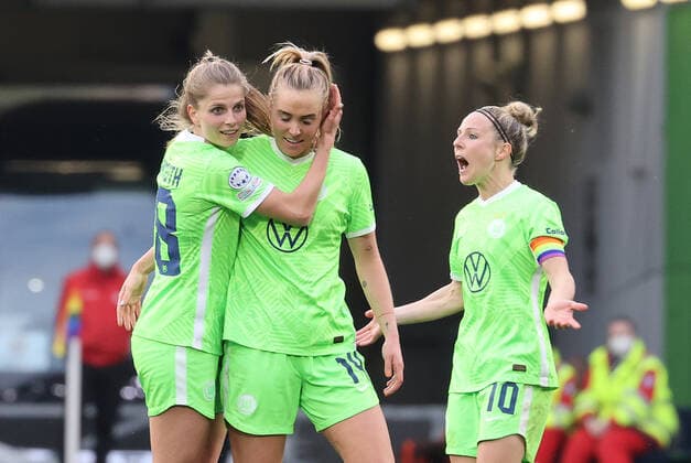 Tabea Wassmuth (VfL Wolfsburg) , Jill Jamie Roord (VfL Wolfsburg) nach dem 2-0, rechts Svenja Anette Huth (VfL Wolfsburg) DFL REGULATIONS PROHIBIT ANY USE OF PHOTOGRAPHS AS IMAGE SEQUENCES AND OR QUASI-VIDEO.