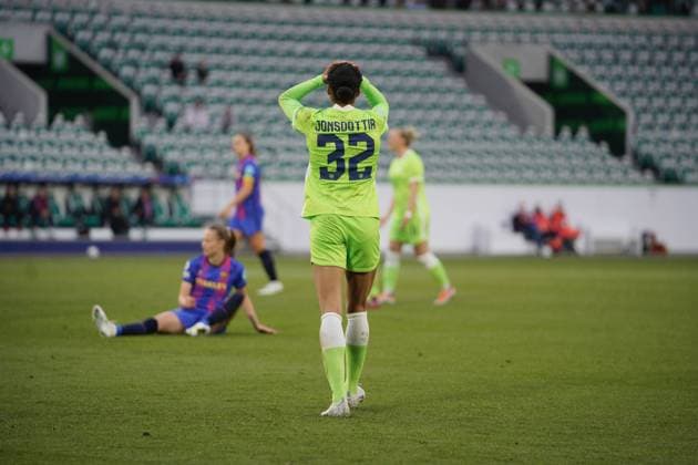 Wolfsburg, Germany, April 30th 2022: Sveindis Jonsdottir ( 32 Wolfsburg ) during the UEFA Women?s Champions League game between VfL Wolfsburg and FC Barcelona, Barca at Volkswagen Arena in Wolfsburg, GERMANY. UWCL Julia Kneissl SPP VfL Wolfsburg v FC Barcelona - UWCL - Volkswagen Arena 