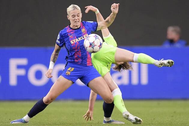 WOLFSBURG - (lr) Maria Pilar Leon of FC Barcelona, Barca Ewa Pajor of VFL Wolfsburg during the Women s Champions League Semifinal match between VFL Wolfsburg and FC Barcelona at the VFL Wolfsburg Arena on April 30, 2022 in Wolfsburg, Germany. ANP Dutch Height Gerrit van Keulen Women s Champions League semi final 2e leg 2021 2022 xVIxANPxSportx xGerritxvanxKeulenxIVx