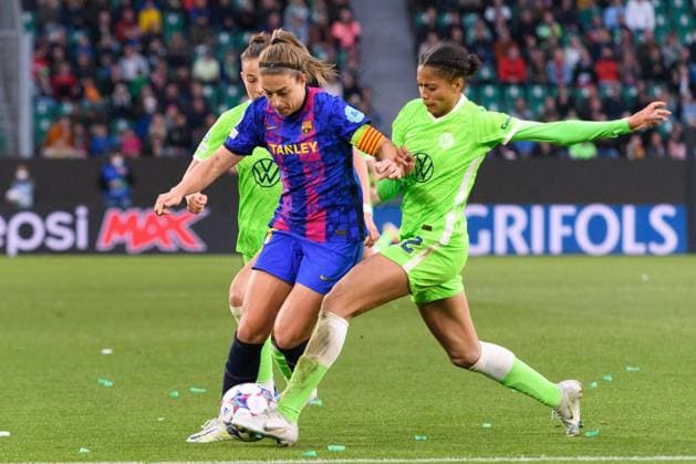 Wolfsburg, Germany, Apr 30th 2022: Alexia Putellas (11 Barcelona) and Sveindis Jane Jonsdottir (32 VfL Wolfsburg) during the UEFA Womens Champions League semifinall between VfL Wolfsburg and FC Barceloona at VW Arena in Wolfsburg, Germany. Sven Beyrich SPP VfL Wolfsburg v FC Barcelona, Barca - UEFA Womens Champions League - VW Arena 