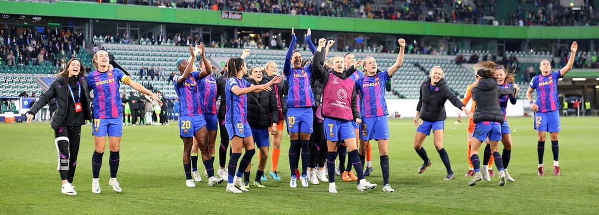 30.04.2022, Fussball Frauen UEFA Champions League 2021 2022, Halbfinale, VfL Wolfsburg - FC Barcelona, Barca in der Volkswagen Arena. Schlussjubel FC Barcelona, trotz der 2:0 Niederlage im Rückspiel in Wolfsburg sind die Damen vom FC Barcelona dank des 5:1 im Hinspiels im Finale der Frauen Championsleague