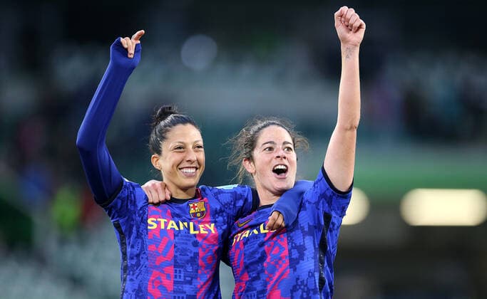 30.04.2022, Fussball Frauen UEFA Champions League 2021 2022, Halbfinale, VfL Wolfsburg - FC Barcelona, Barca in der Volkswagen Arena. Schlussjubel (L-R) Jennifer Hermoso (FC Barcelona) und Marta Torrejon (FC Barcelona), trotz der 2:0 Niederlage im Rückspiel in Wolfsburg sind die Damen vom FC Barcelona dank des 5:1 im Hinspiels im Finale der Frauen Championsleague