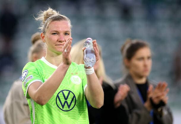 30.04.2022, Fussball Frauen UEFA Champions League 2021 2022, Halbfinale, VfL Wolfsburg - FC Barcelona, Barca in der Volkswagen Arena. Alexandra Popp (VfL Wolfsburg) enttäuscht, trotz des 2:0 Sieges im Rückspiel in Wolfsburg sind die Damen vom VfL Wolfsburg wegen des 5:1 im Hinspiels im Halbfinale der Frauen Championsleague ausgeschieden