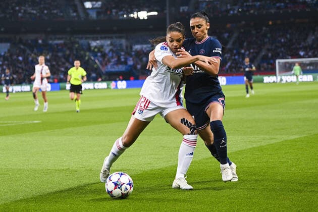 Delphine Cascarino (OL) vs Sakina Karchaoui (PSG) FOOTBALL : PSG vs OL feminines - 1 2 finale retour League des Champions - 30 04 2022 JBAutissier Panoramic 