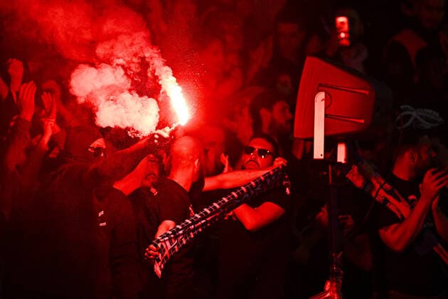 Supporters Ultras du PSG - tribune Auteuil - Fumigene FOOTBALL : PSG vs OL feminines - 1 2 finale retour League des Champions - 30 04 2022 JBAutissier Panoramic 
