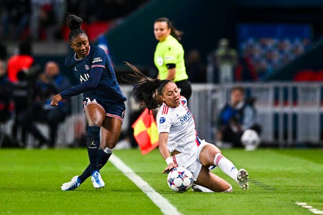 Selma Bacha (OL) vs Kadidiatou Diani (PSG) FOOTBALL : PSG vs OL feminines - 1 2 finale retour League des Champions - 30 04 2022 JBAutissier Panoramic 