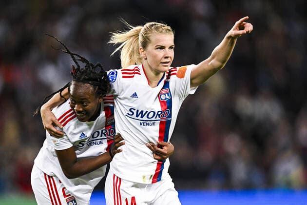 joie des joueuses de l OL apres le but de Ada Hegerberg (OL) qui sera refuse FOOTBALL : PSG vs OL feminines - 1 2 finale retour League des Champions - 30 04 2022 JBAutissier Panoramic 
