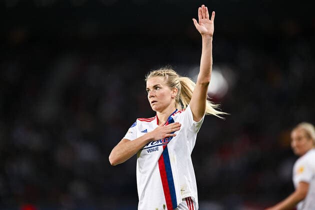 joie des joueuses de l OL apres le but de Ada Hegerberg (OL) qui sera refuse FOOTBALL : PSG vs OL feminines - 1 2 finale retour League des Champions - 30 04 2022 JBAutissier Panoramic 